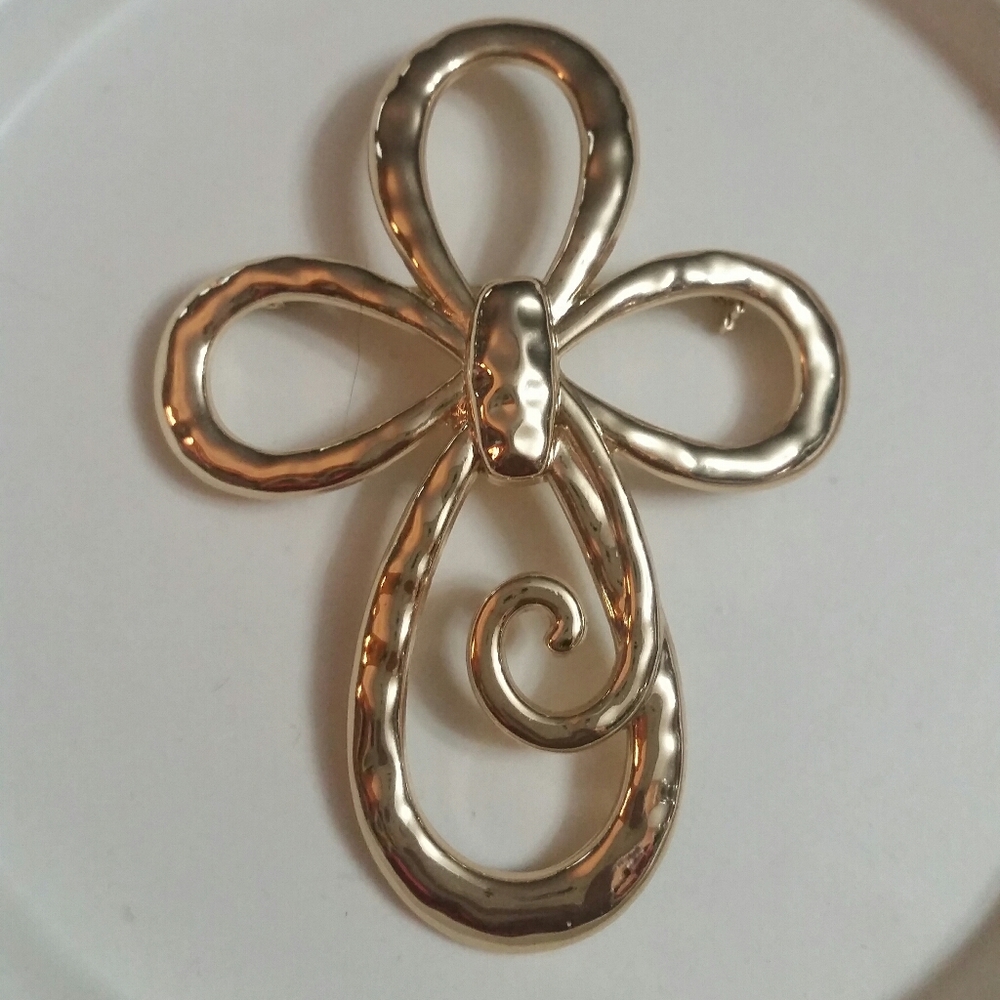 Demdaco Gold Tone Cross Giving Pin